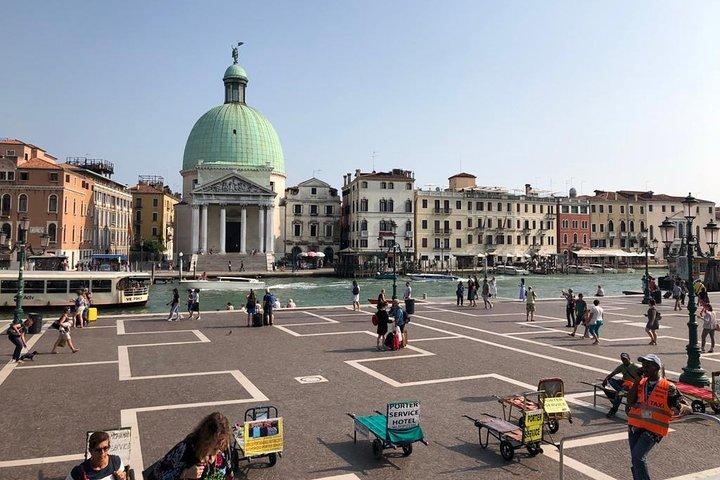 Venice: St. Mark's Square and Rialto with 30 minutes Gondola Ride