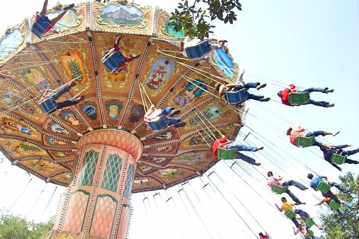 Private Tour: Discover Six Flags, Mexico´s best amusement park