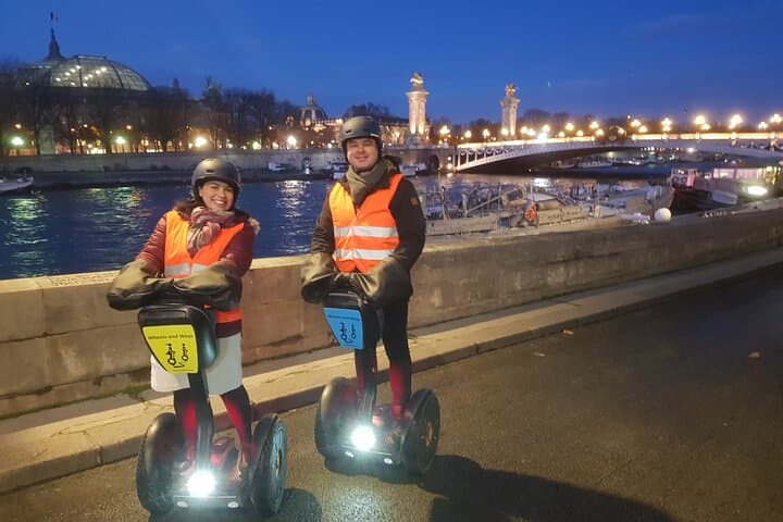 Segway by night ! Illuminated Paris