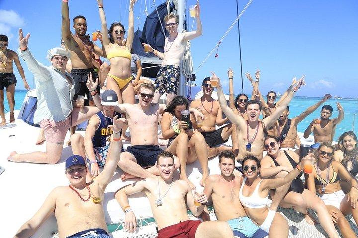 Catamaran Only Adults experience to Isla Mujeres + Exclusive Beach Club