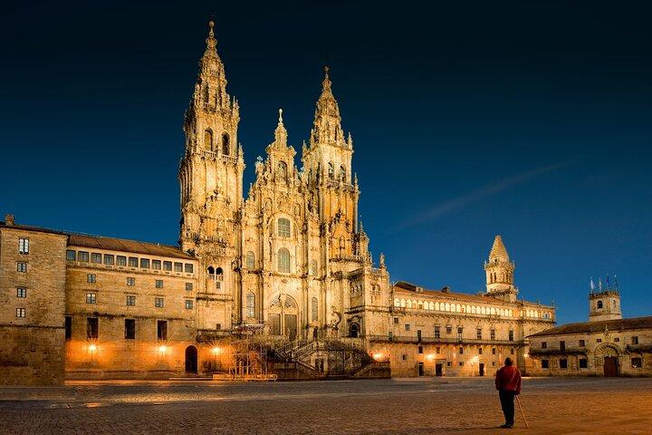 Santiago de Compostela Private Transfer from the city centre to SCQ Airport