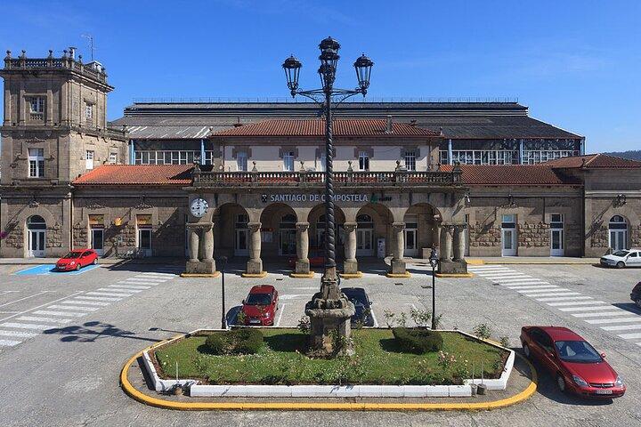 Santiago de Compostela Private Transfer from the city centre to SCQ Airport