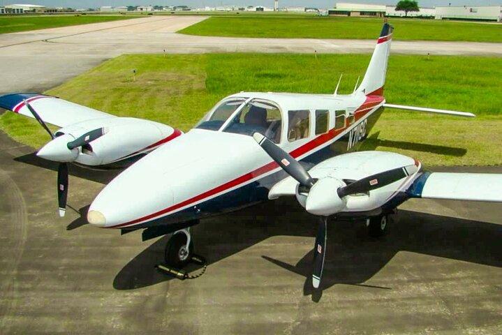 Airplane Transfer between Ratmalana Airport (RML) and Sigiriya Airforce Base GIU