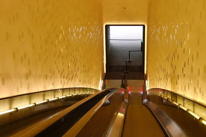 Explore Hamburg's Elbphilharmonie in a playful way - modern and individual