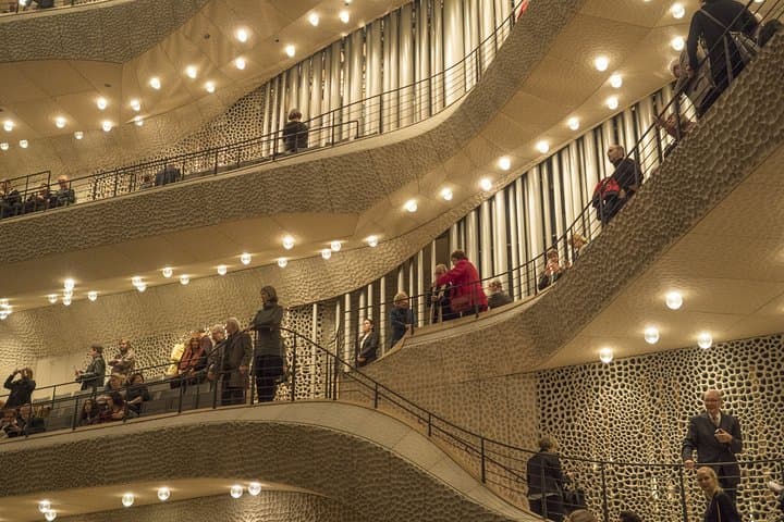 Explore Hamburg's Elbphilharmonie in a playful way - modern and individual