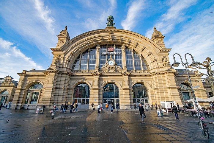 Private tour of the best of Frankfurt - Sightseeing, Food & Culture with a local