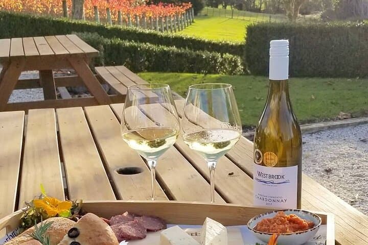 Luxury Private Auckland Wine & Beach Tour with Lunch