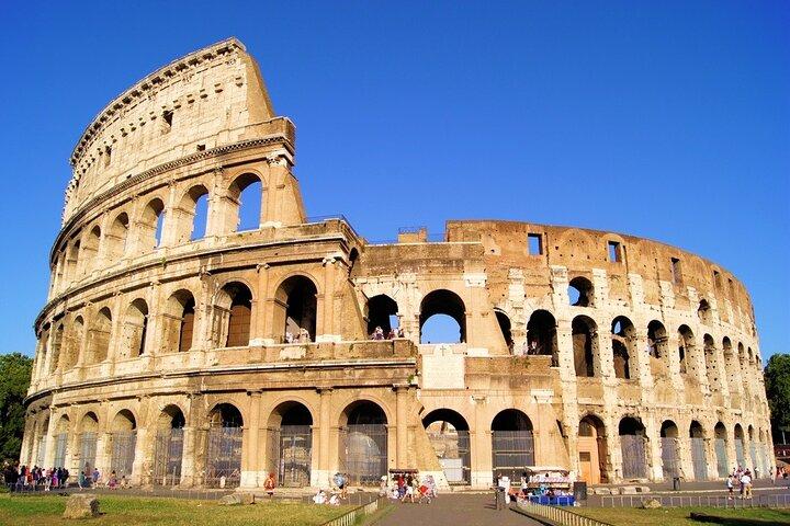 Departure Transfer from Rome to Rome Airport FCO in Private Van