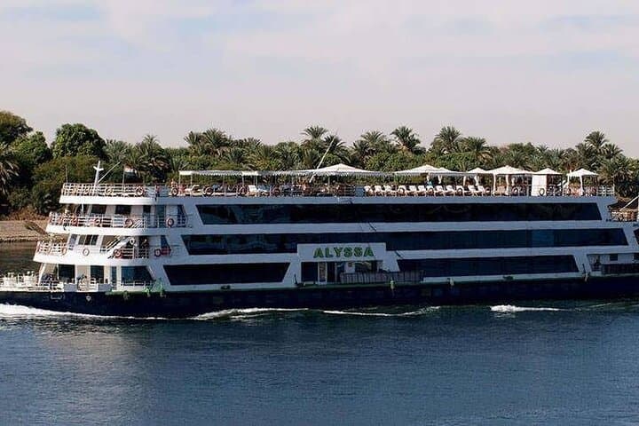 4 nights nile cruise from Luxor , visit abu simbel temple & Hot Air balloon