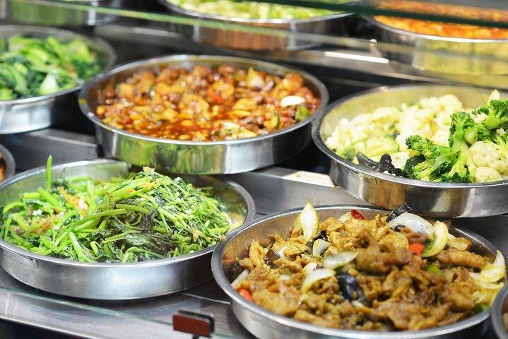 Singapore Hawker Centre Tours with a Local Foodie: 100% Personalized