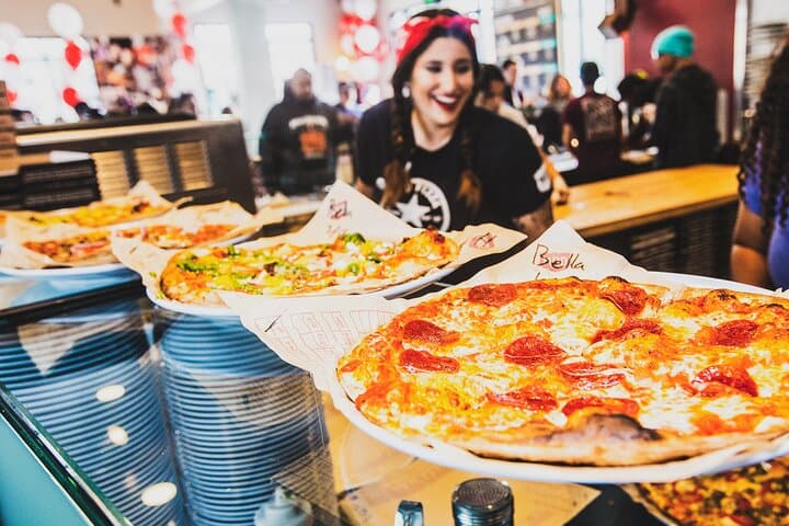 Pizza Walking Tour in Manhattan with Friendly Local Guide
