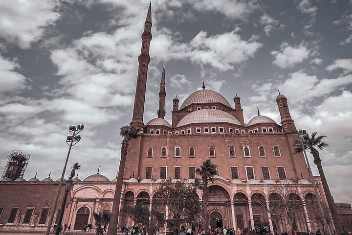 Giza Pyramids, The Egyptian Museum, Cairo Citadel and El Khan Bazaar in Cairo