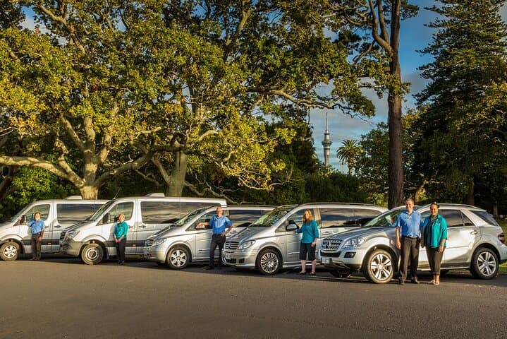Auckland City & West Coast Highlights Tour with Black Sand Beach.
