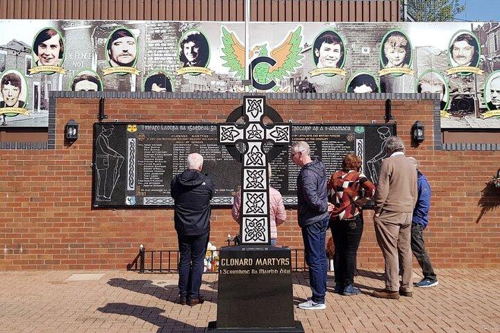 Belfast Black Taxi Tour: Private Journey Through History