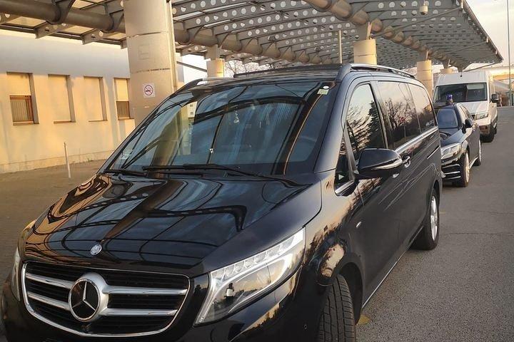 Private Transfer from Budapest Hotels to Budapest Cruise Ports