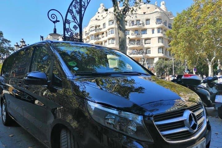 Private Tour Barcelona and Montserrat 8 Hours