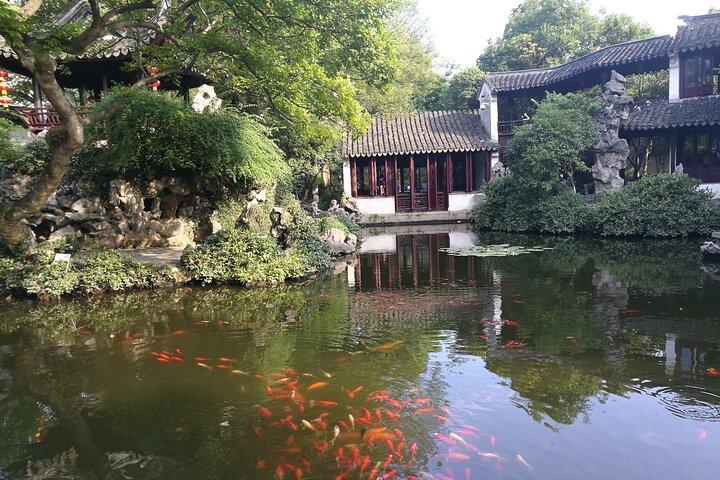 Tongli Water Town Private Day Trip from Shanghai with Tuisi Garden and Boat Ride
