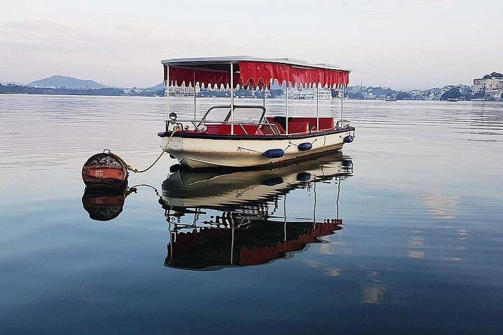 Dinner at Jag Mandir Island with Boat Ride on Lake Pichola - Udaipur