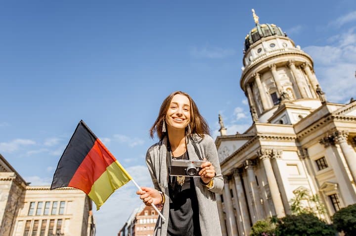 Berlin Highlights Self guided scavenger hunt and Walking Tour