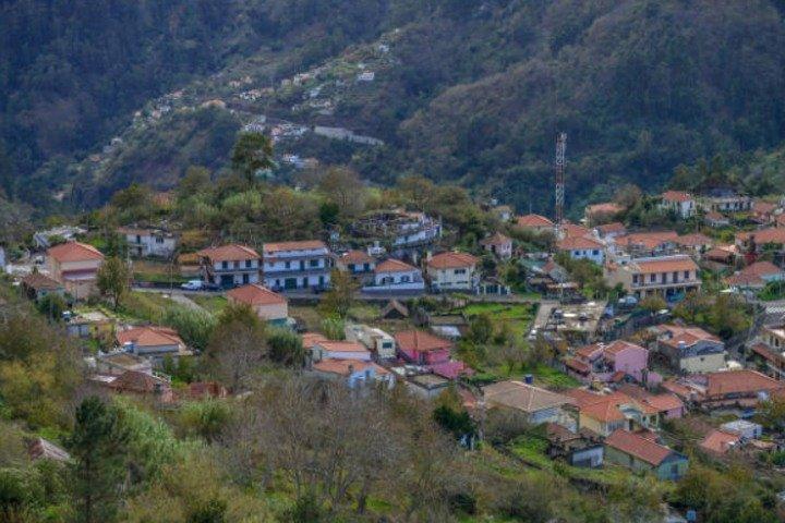 Private: Maderia Island Tour & Famous Monte Toboggan Ride