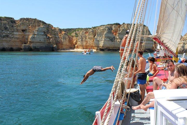 Half-Day Sailing Tour in Baia de Lagos with Lunch