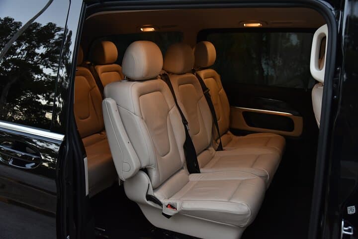 Private Limo Transfer From Pireaus Port to Athens/Suburbs