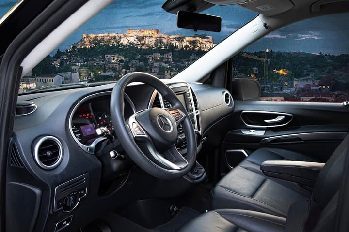 Private Limo Transfer From Pireaus Port to Athens/Suburbs