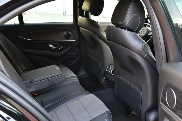 Private Limo Transfer From Pireaus Port to Athens/Suburbs