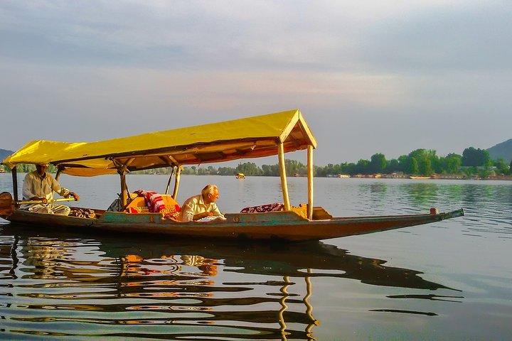 Full day tour of Srinagar with Entrance Fee, Guide & Lunch