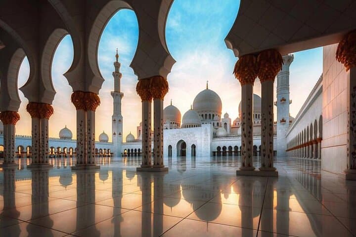 Full-Day Abu Dhabi City Tour with Etihad Tower Entry