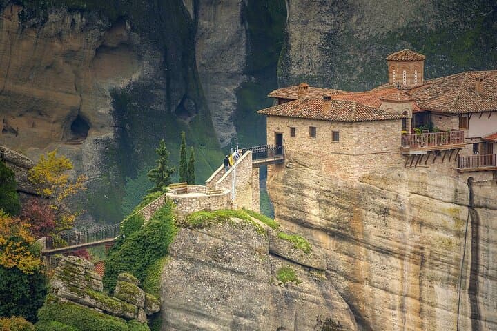 Private Tour to Monasteries of Meteora & Thermopylae from Athens
