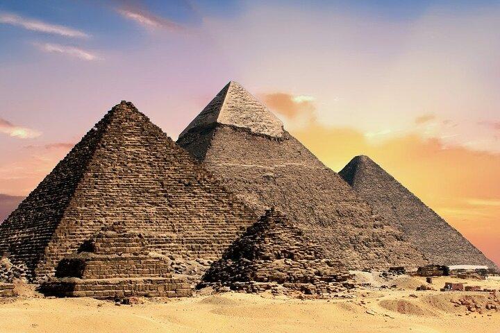 Best Guided Day-Tour to Giza and Saqqara Pyramids including Lunch from Cairo