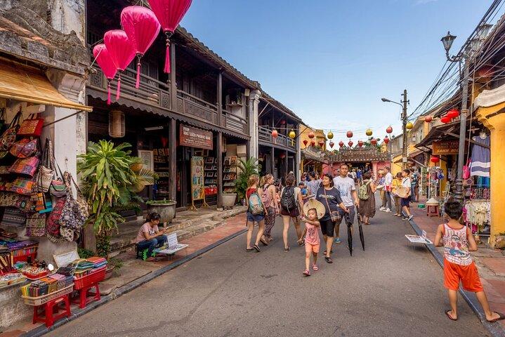 Hoi An Night Market - Ancient Town street food tours by Night