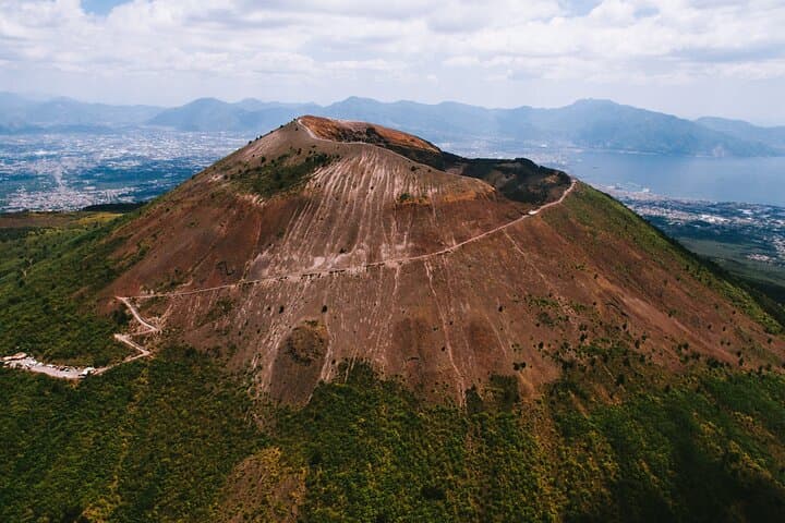 Private Pompeii Tour with Archaeologist & Winery on Mt Vesuvius