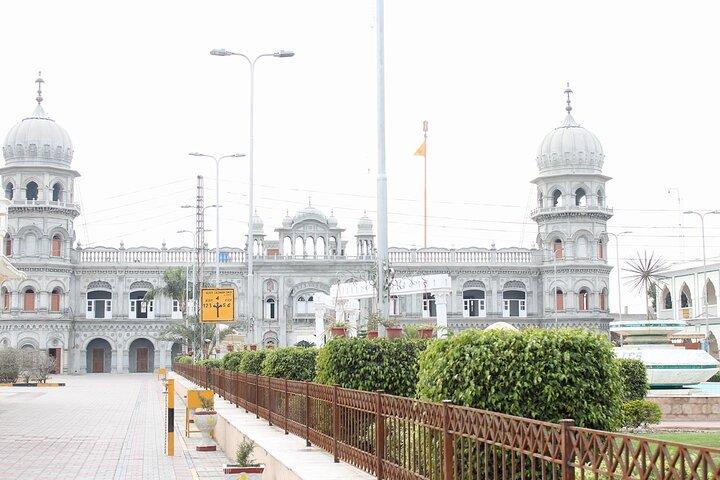 From Lahore: Nankana Sahib Gurdwara Janam Asthan Pilgrimage Day Trip