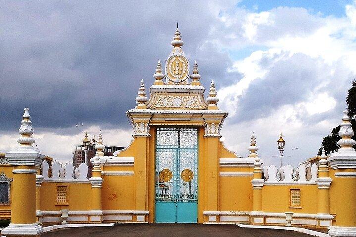 4 Hours Private Phnom Penh National Museum and Royal Palace Tour