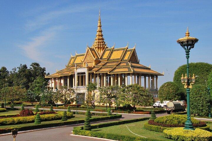 4 Hours Private Phnom Penh National Museum and Royal Palace Tour