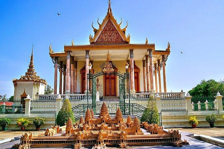 4 Hours Private Phnom Penh National Museum and Royal Palace Tour