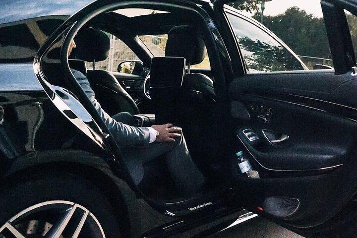 Arrival Transfer: Madrid Airport MAD to Madrid by Business Car