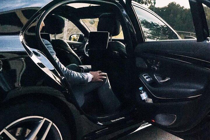 Airport Transfer: New York to Newark Airport EWR by Business Car