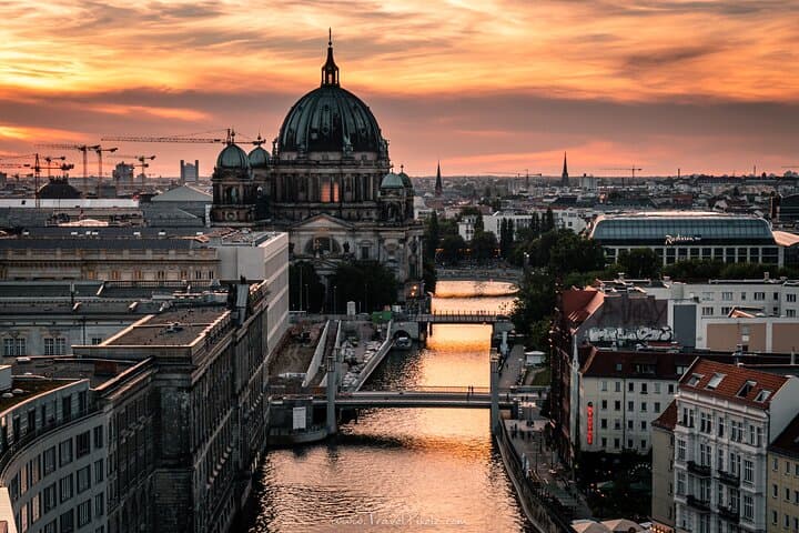 BERLIN PHOTO TOUR with a professional Photographer from Berlin