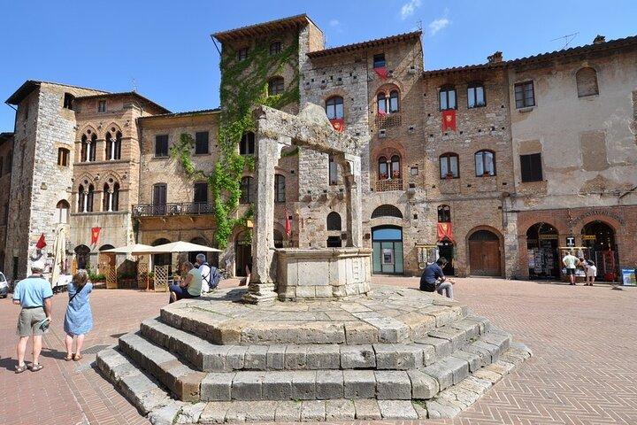 Lucca Private Day Tour to Chianti & San Gimignano