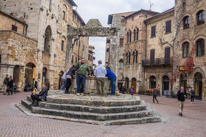 PRIVATE Day-Trip San Gimignano and Volterra from Florence