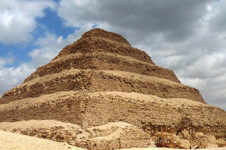 Giza Pyramids, Sakkara and Memphis Day Tour