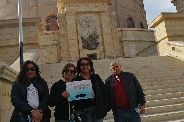 Private Day Tour to Giza Pyramids and Egyptian Felucca and Coptic Cairo