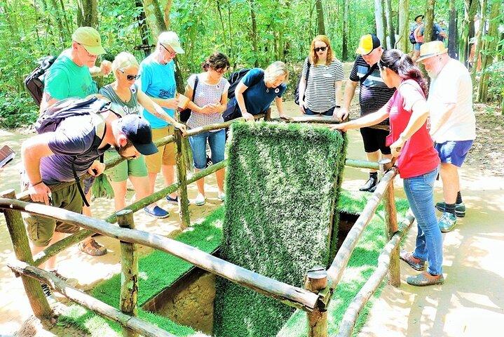 2-days Tour: Cu Chi Tunnels and 24H Hop-on, Hop-off Bus