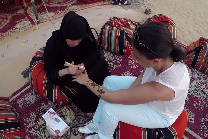 Private Red Dune Desert Safari With BBQ Dinner & Shows
