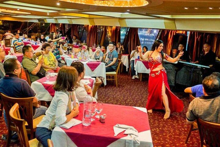 Nile Maxim Private Cruise with Dinner and Show in Cairo