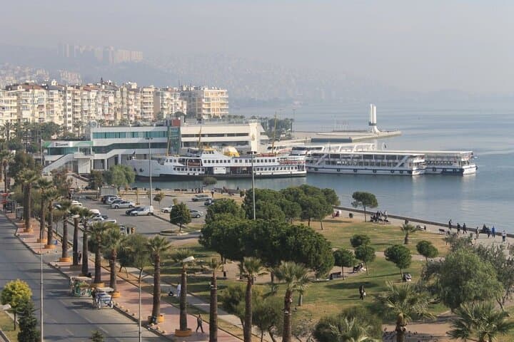 Izmir City Tour with Kordonboyu Republic Square, Konak Square, Clock Tower, Kemeralti Bazaar and Karsiyaka