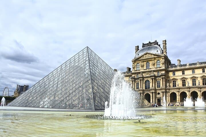 Paris Private Arrival Transfer: Railway Station to Hotel